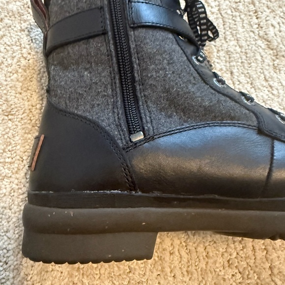 UGG Women's KeseyWaterproof Boot Black Excellent Used Condition Size 7 US - Picture 3 of 13